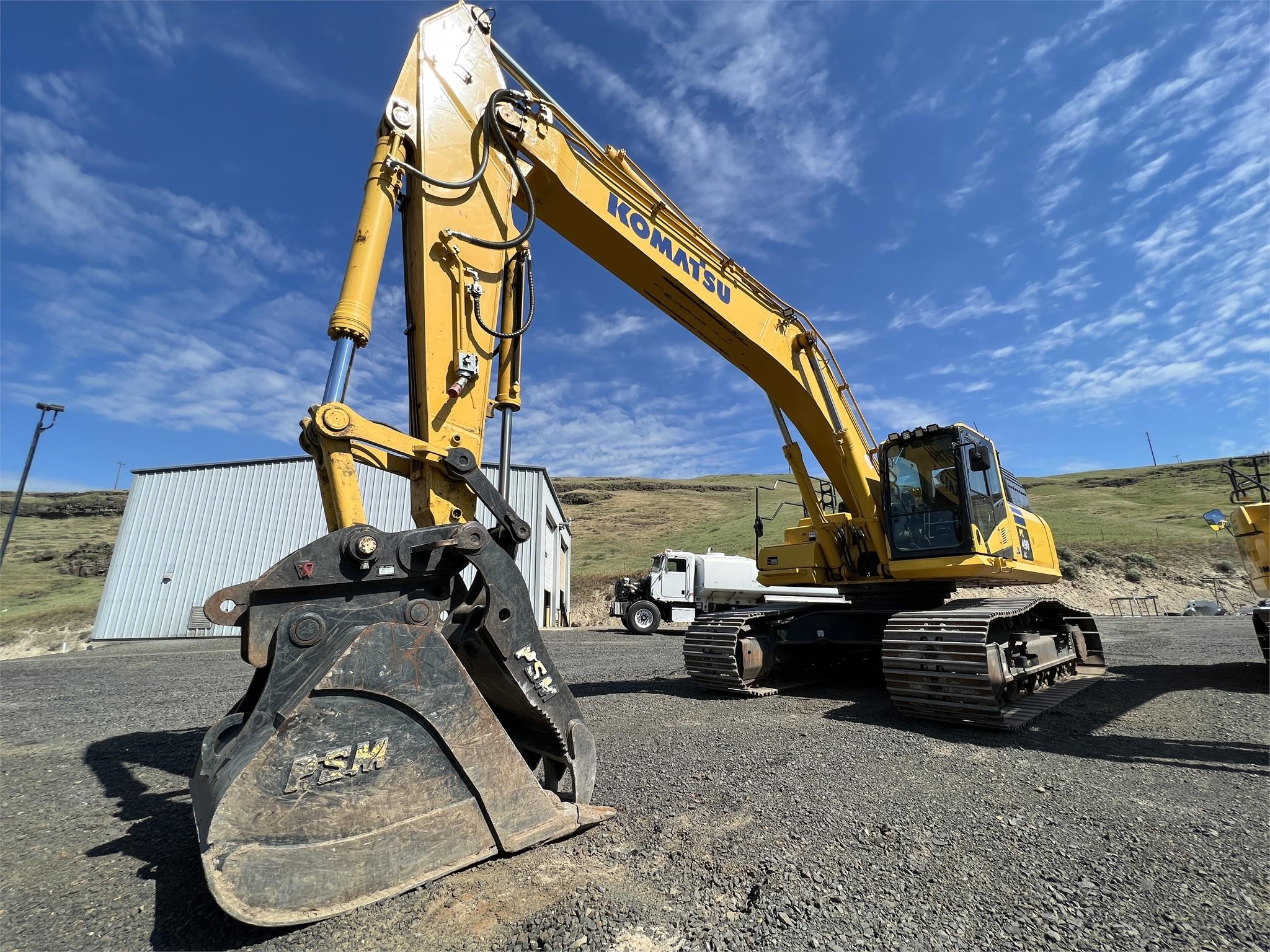 2020 KOMATSU PC490 LC-11 - image 1 of 6