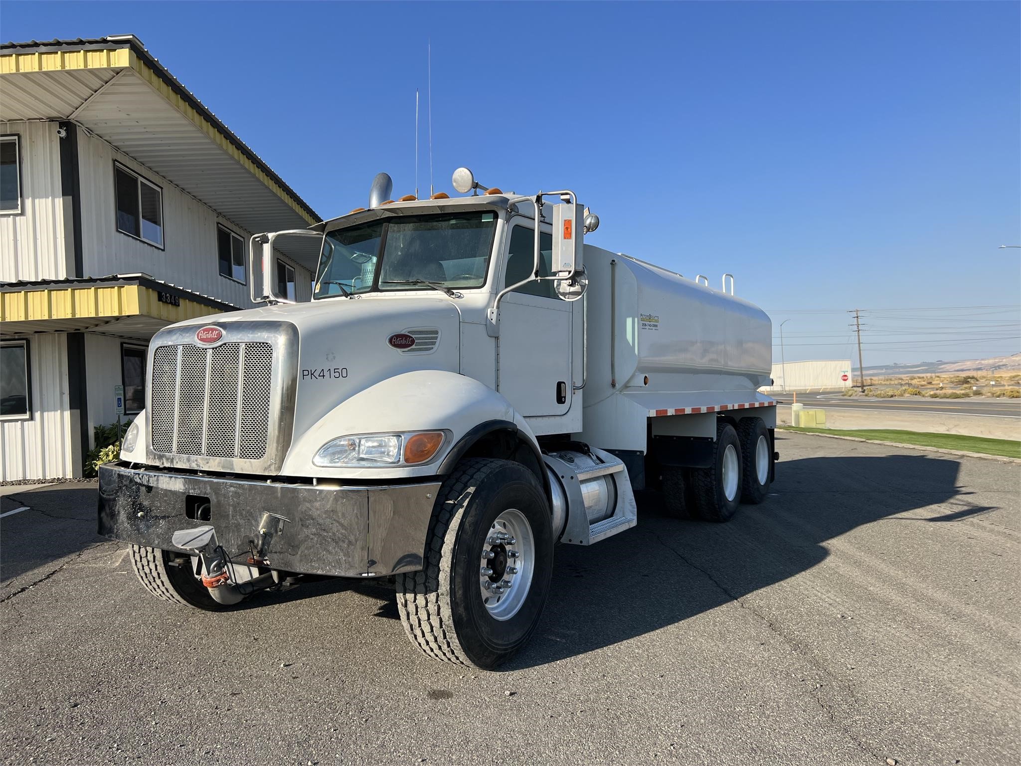 2008 PETERBILT 340 - image 1 of 6