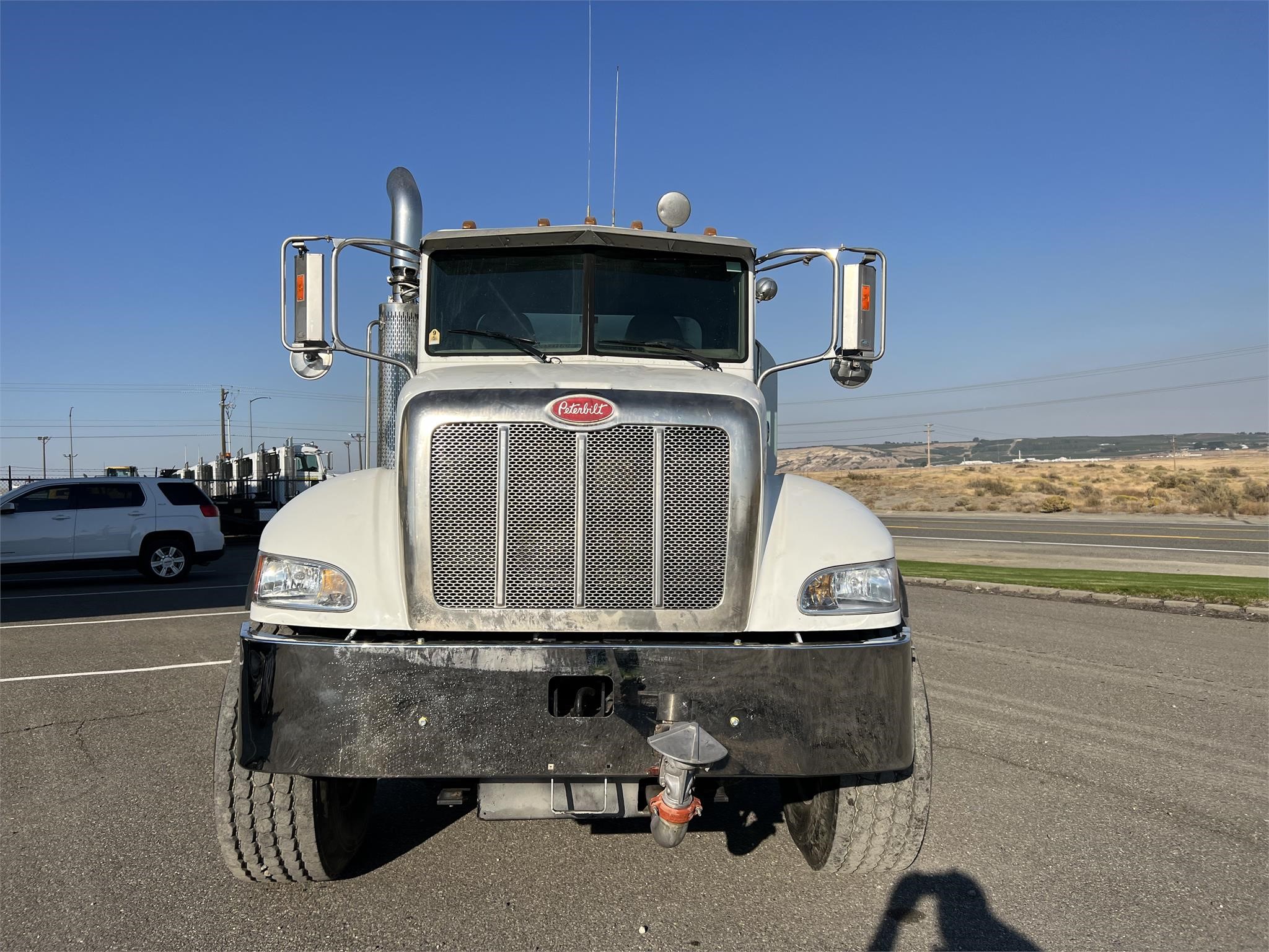2008 PETERBILT 340 - image 2 of 6
