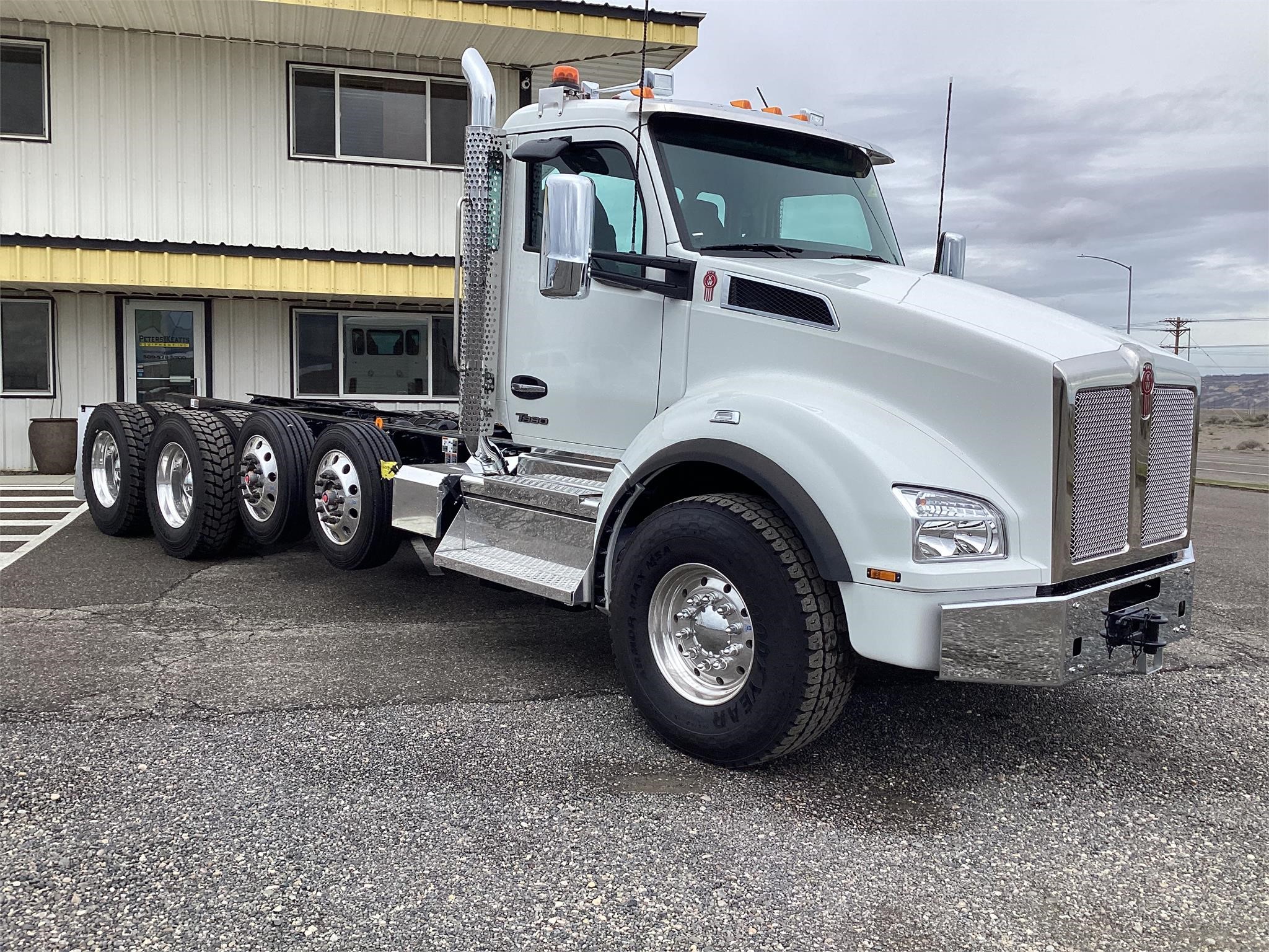 2024 KENWORTH T880 - image 3 of 6