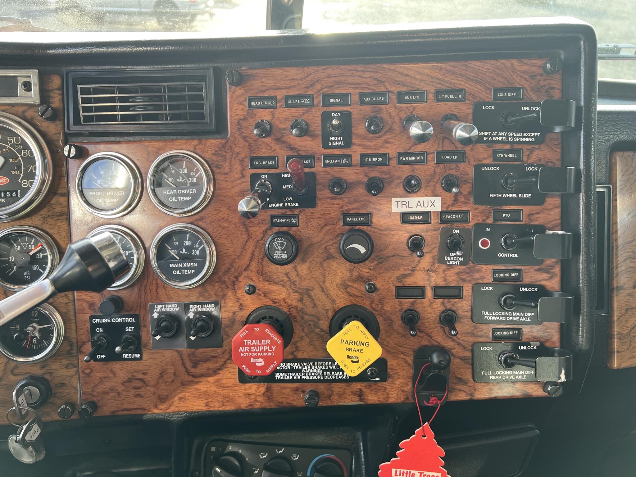 2000 PETERBILT 378 9031330135 2000 PETERBILT 378 9031330135