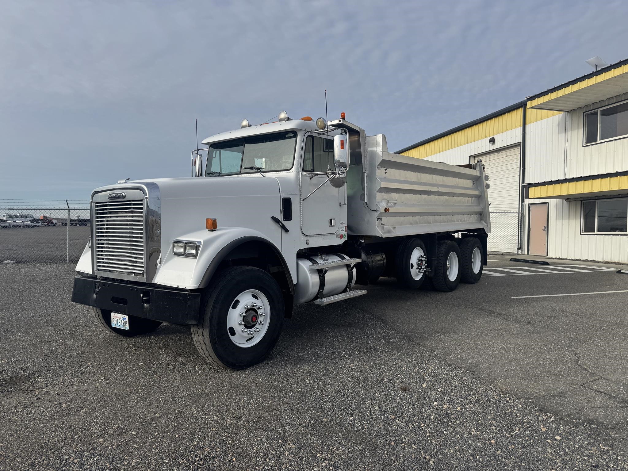 2005 FREIGHTLINER FLD120 9037656286 2005 FREIGHTLINER FLD120 9037656286