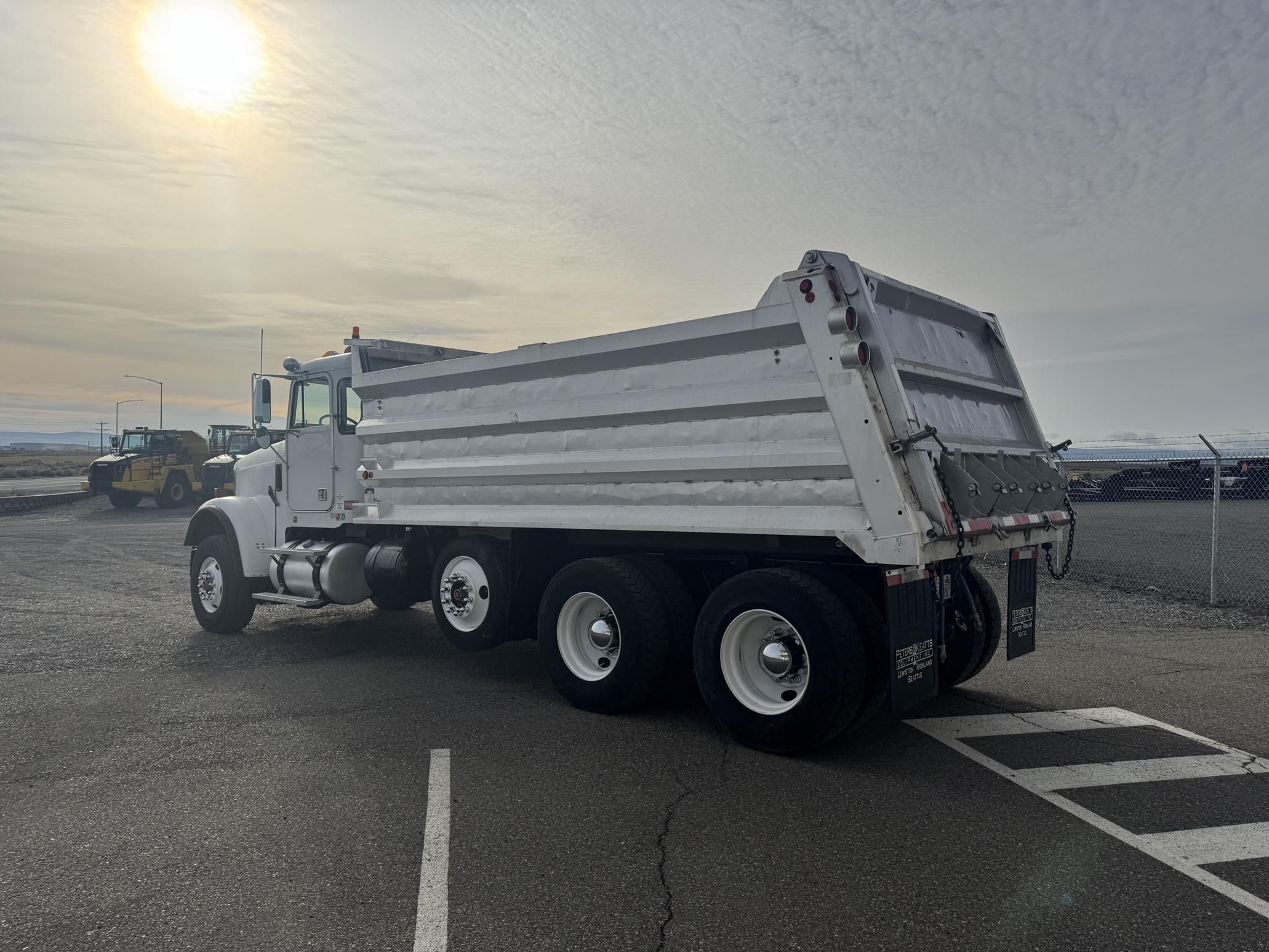 2005 FREIGHTLINER FLD120 9037656336 2005 FREIGHTLINER FLD120 9037656336