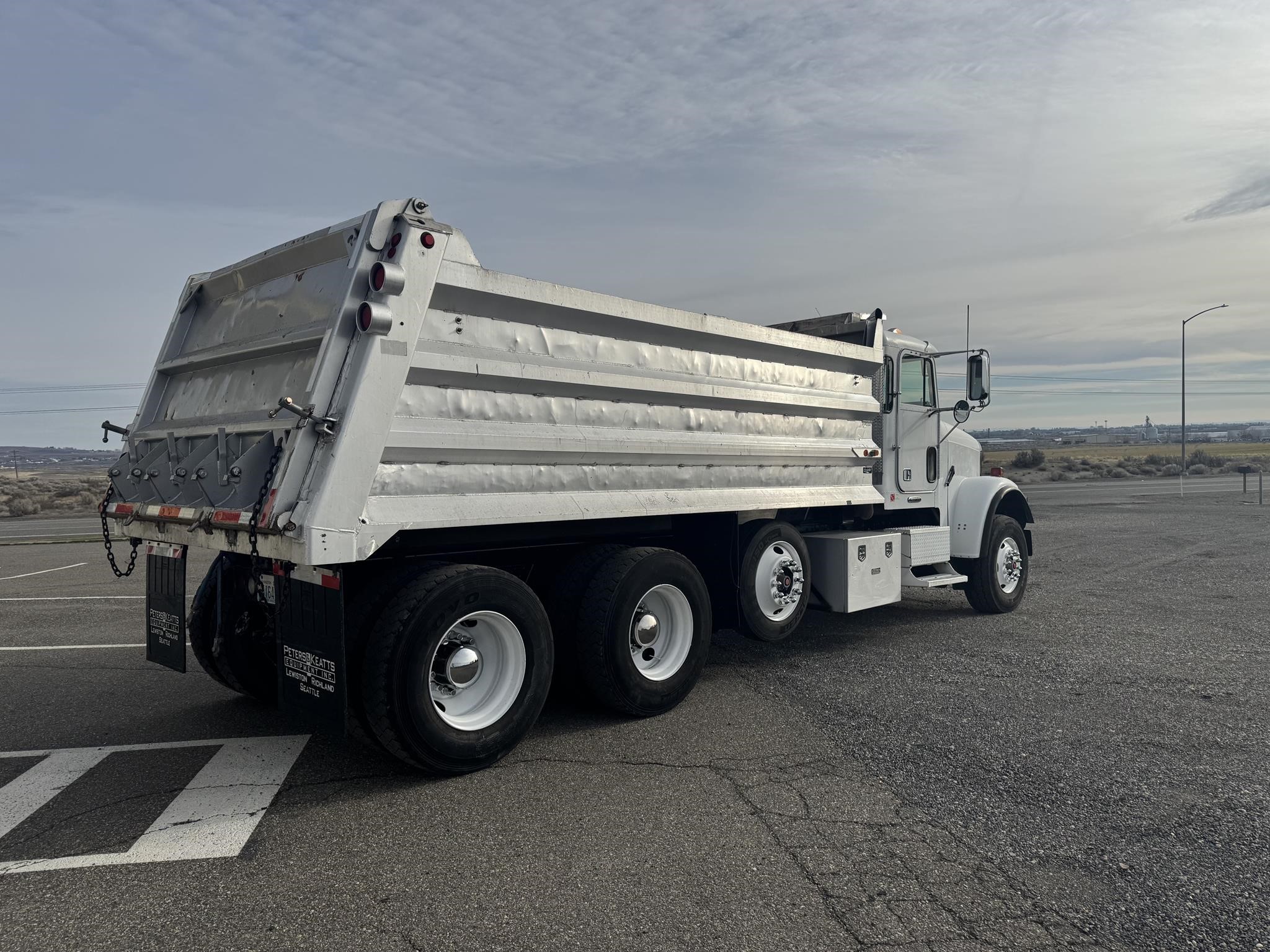 2005 FREIGHTLINER FLD120 9037656359 2005 FREIGHTLINER FLD120 9037656359