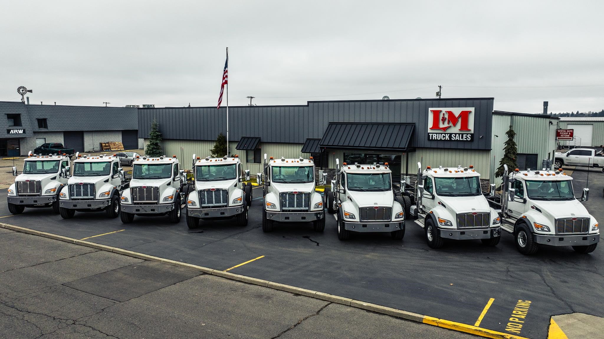 2025 PETERBILT 548 - image 3 of 6
