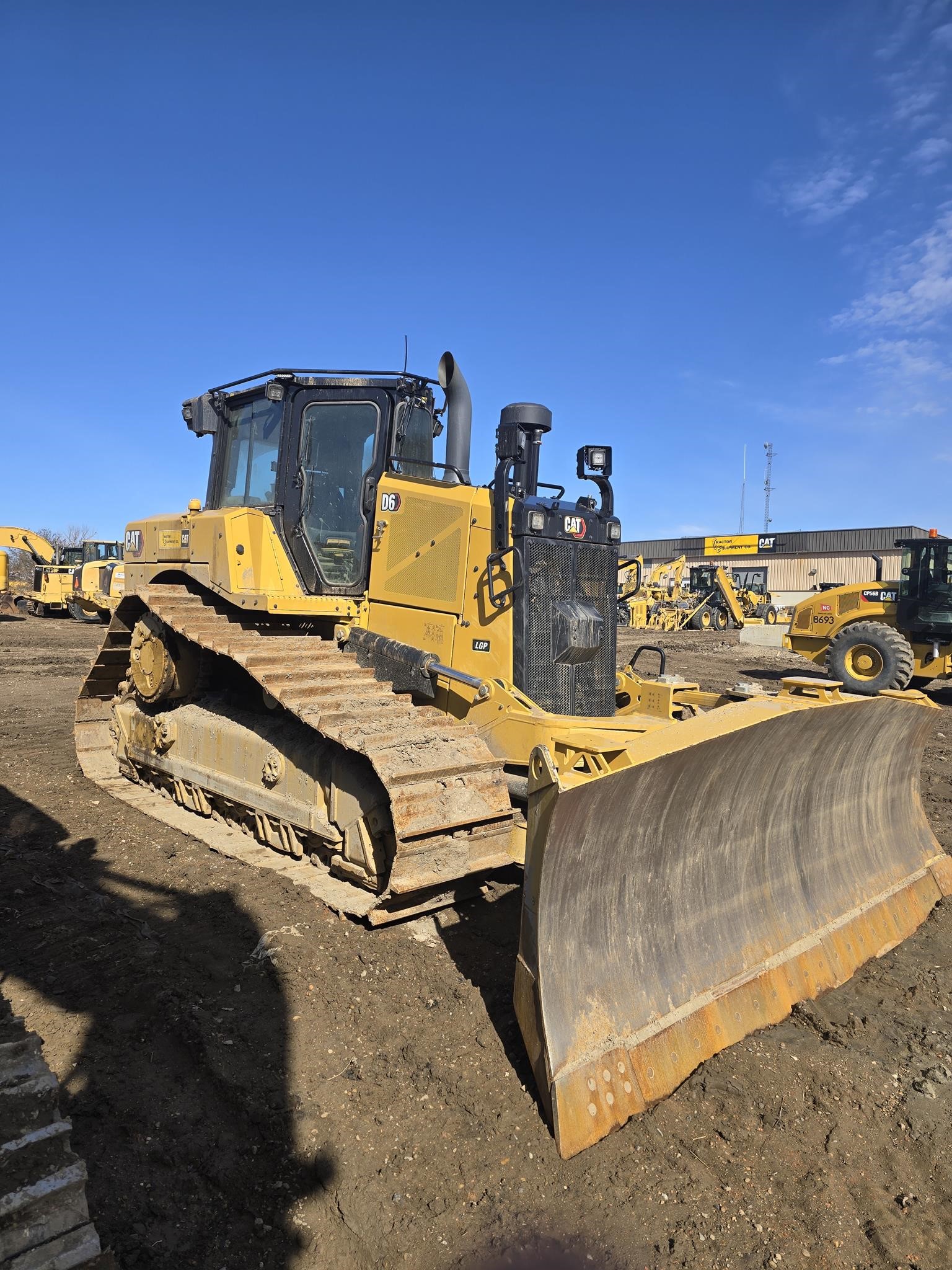 2023 CATERPILLAR D6 LGP - image 2 of 5