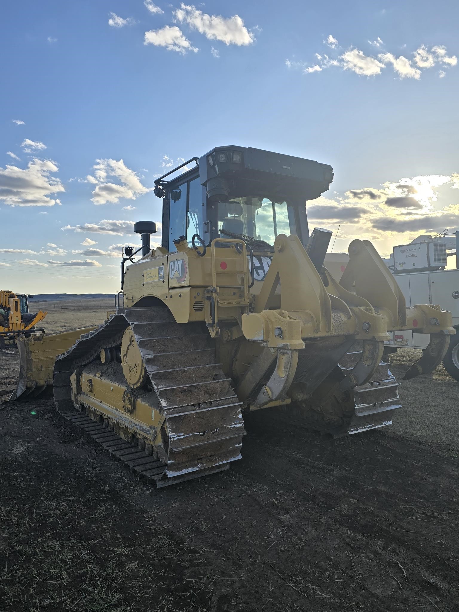 2023 CATERPILLAR D6 LGP - image 2 of 5