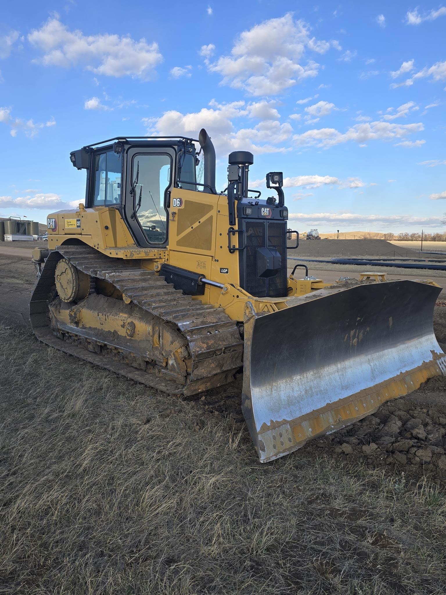 2023 CATERPILLAR D6 LGP - image 3 of 5