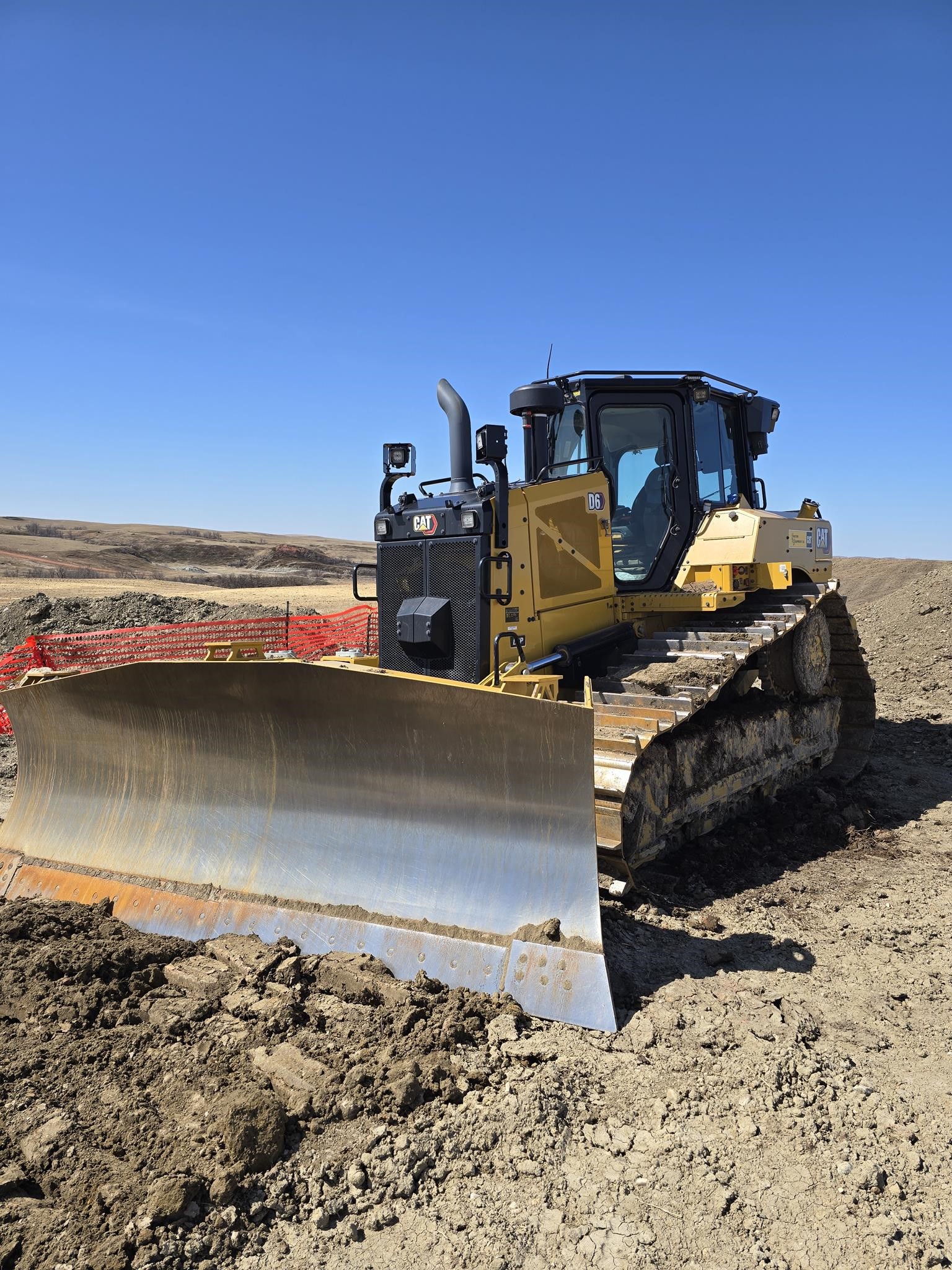 2023 CATERPILLAR D6 LGP - image 1 of 5