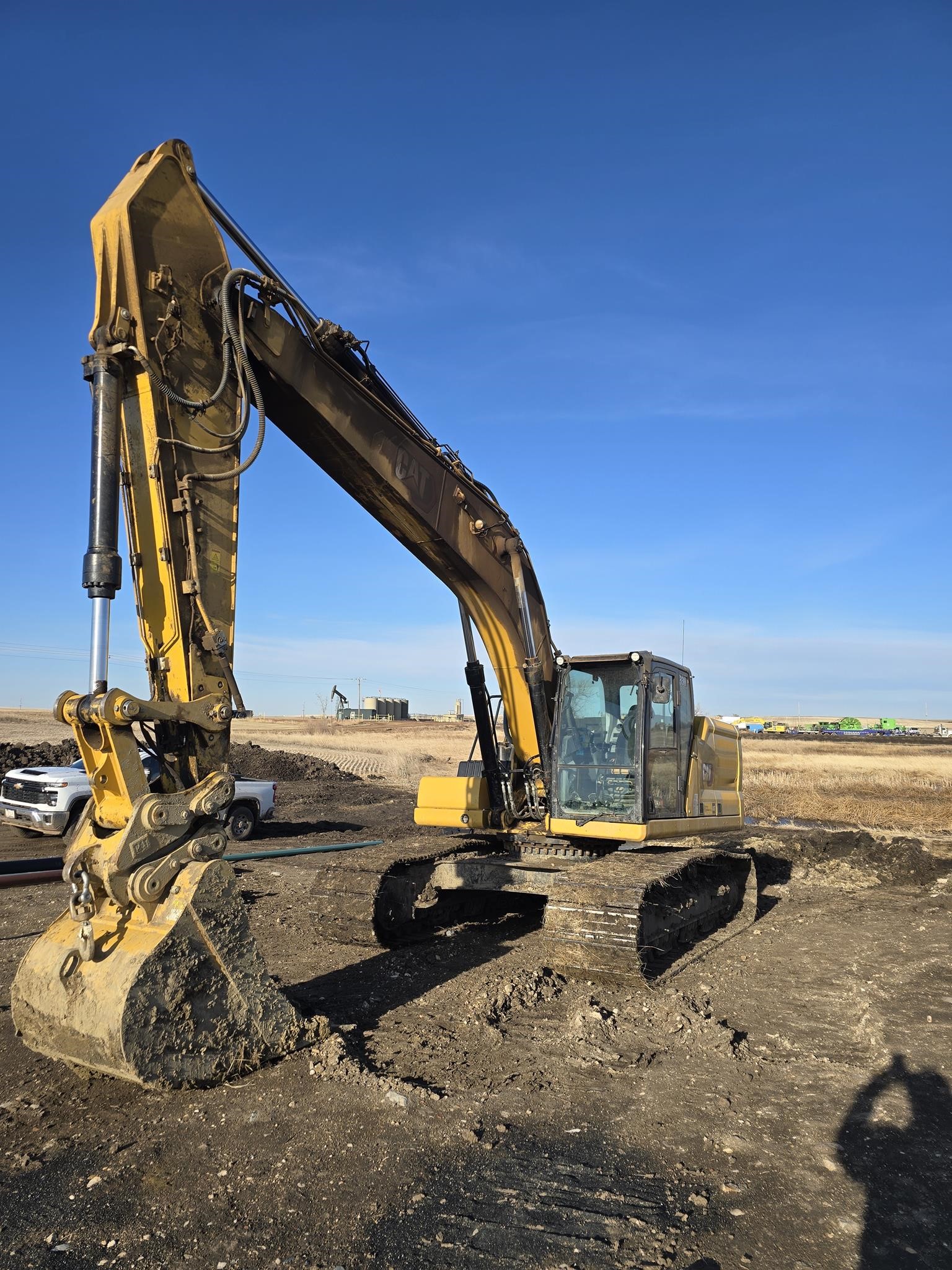 2023 CATERPILLAR 330 - image 2 of 5