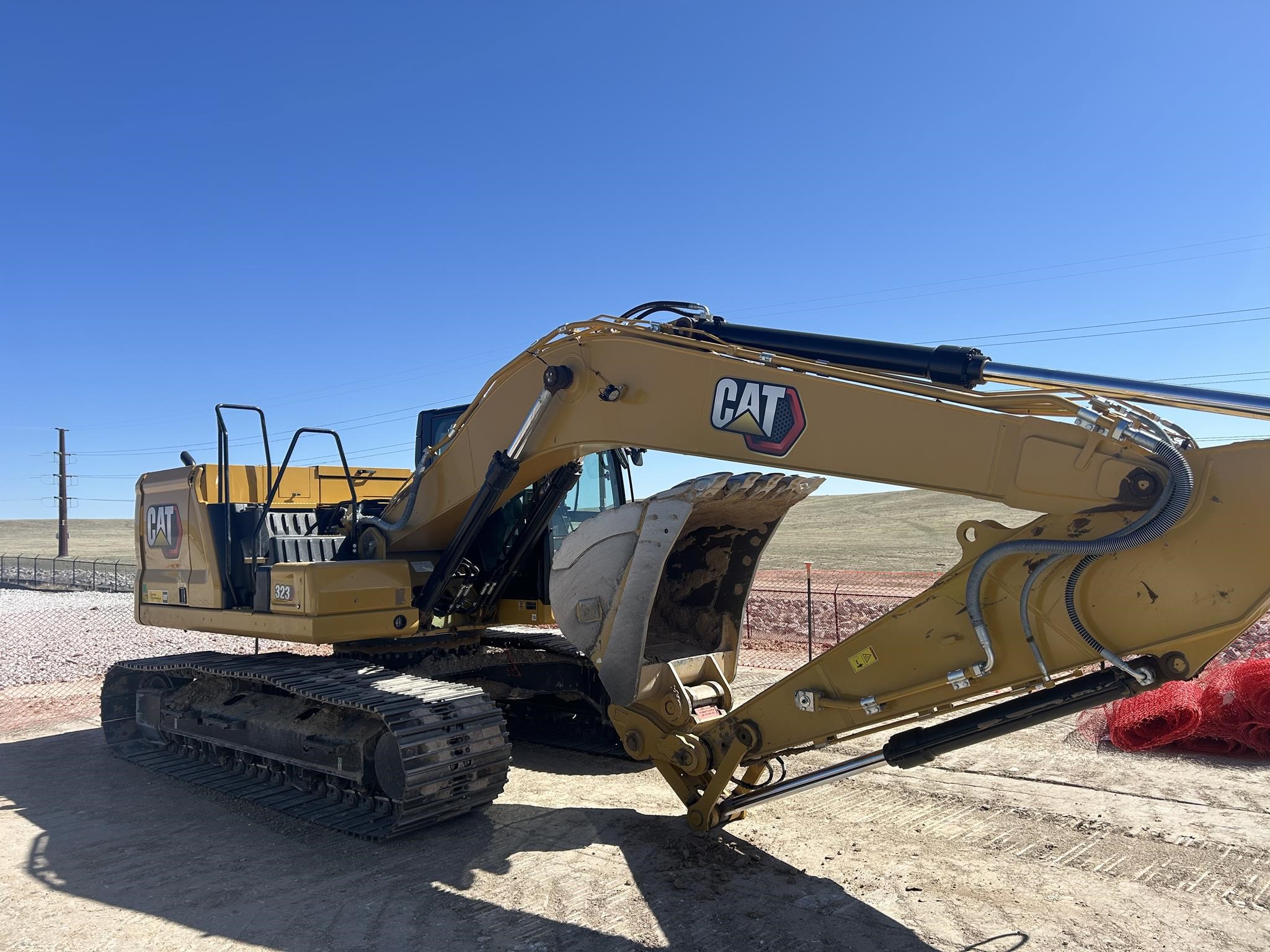 2023 CATERPILLAR 323 - image 2 of 6