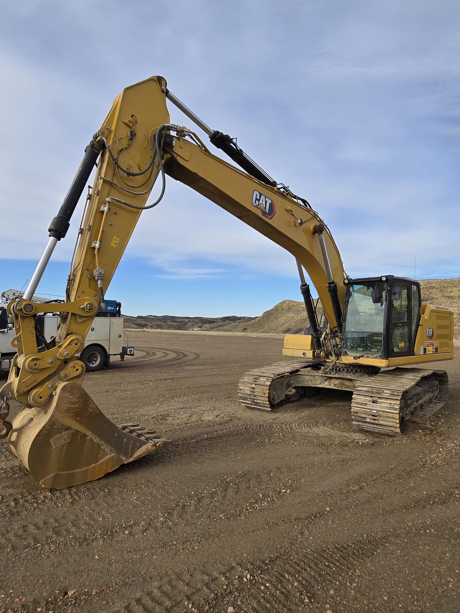 2023 CATERPILLAR 330 - image 1 of 5