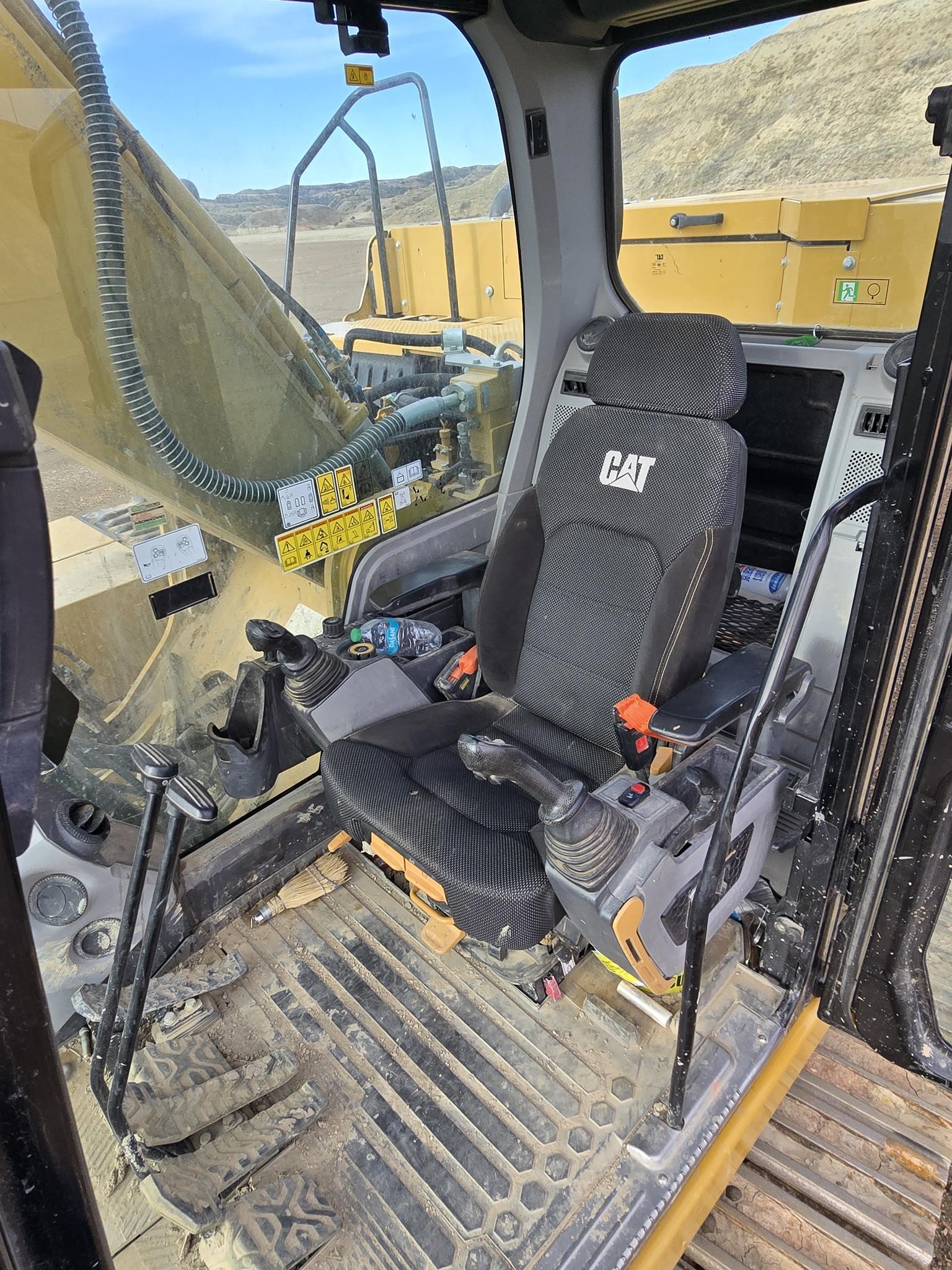 2023 CATERPILLAR 330 - image 5 of 5