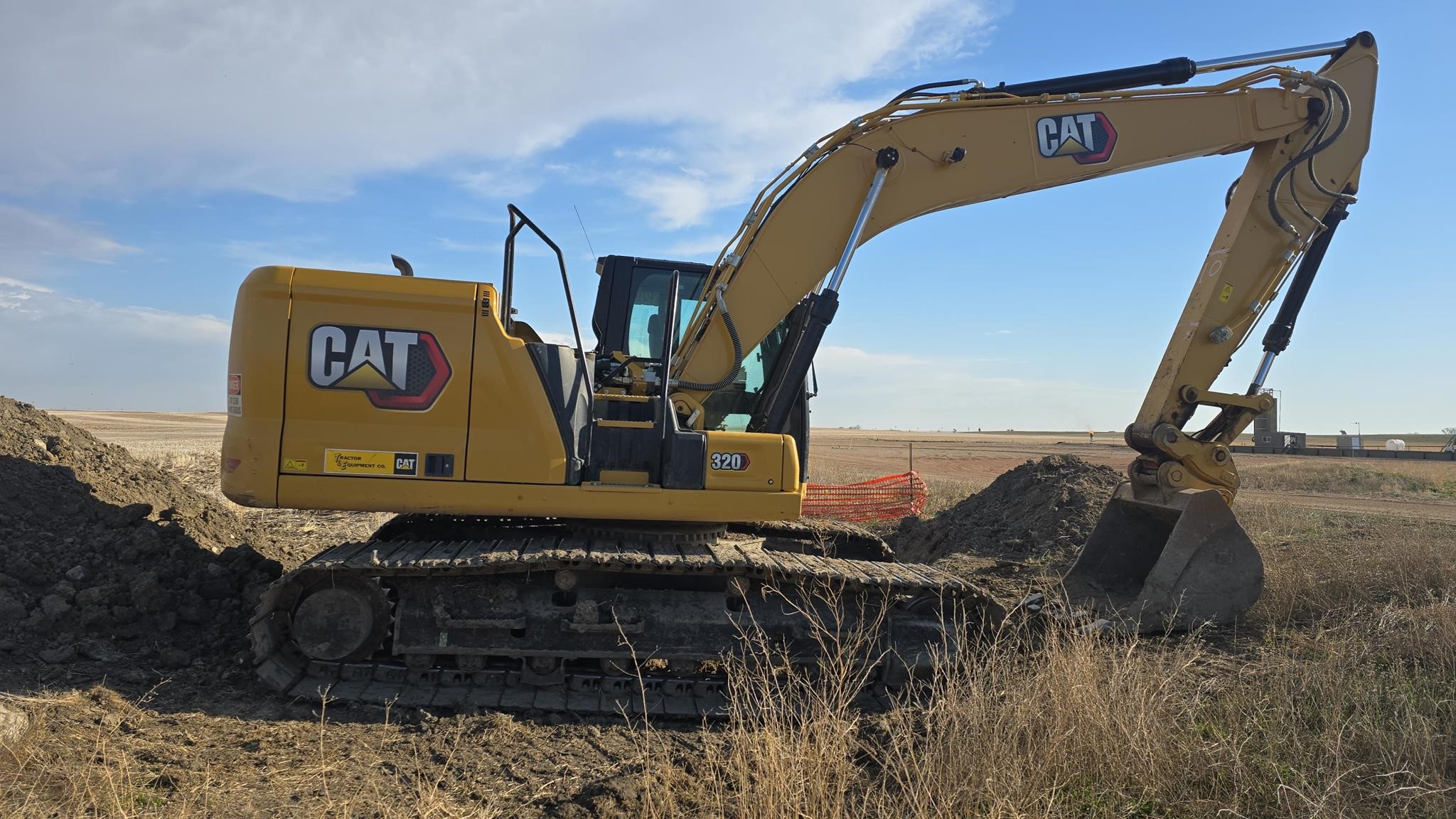2022 CATERPILLAR 320 - image 2 of 6
