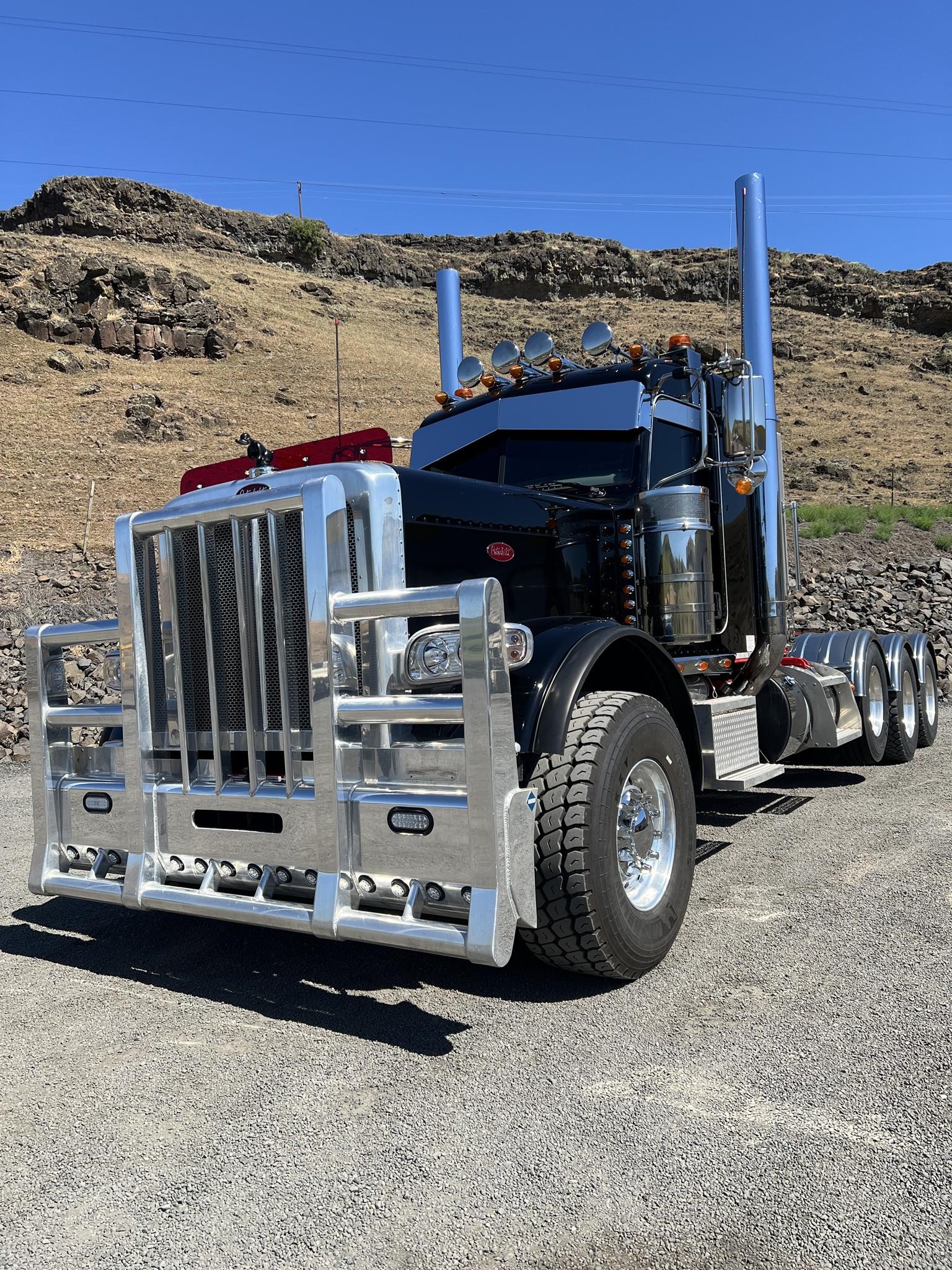 2023 PETERBILT 389 - image 5 of 6
