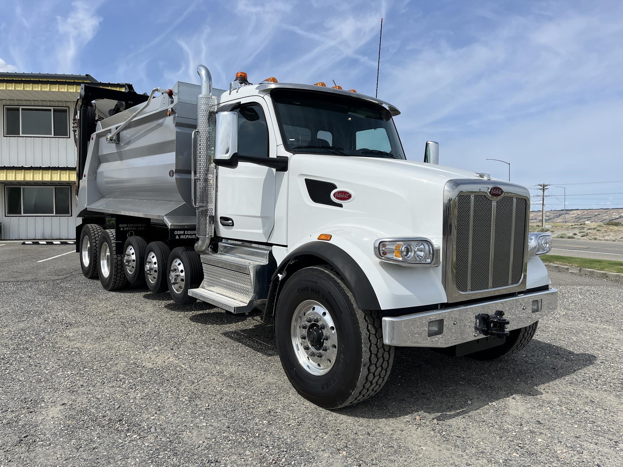 2025 PETERBILT 567 - image 3 of 6