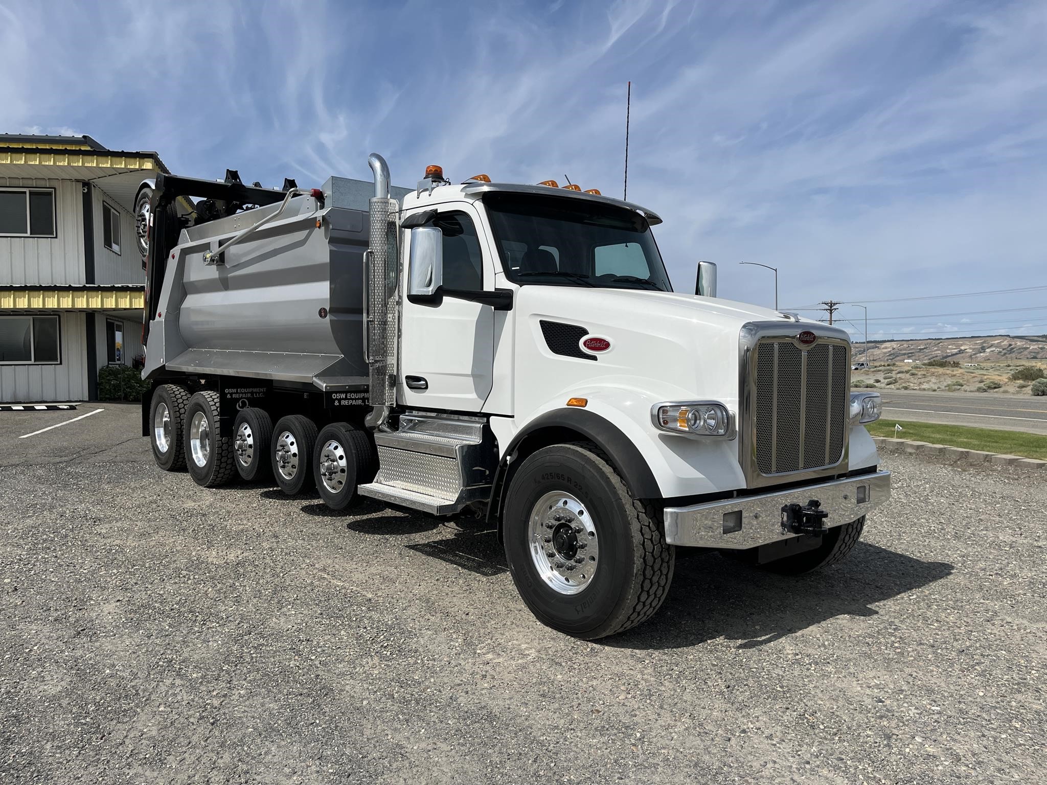 2025 PETERBILT 567 - image 3 of 6
