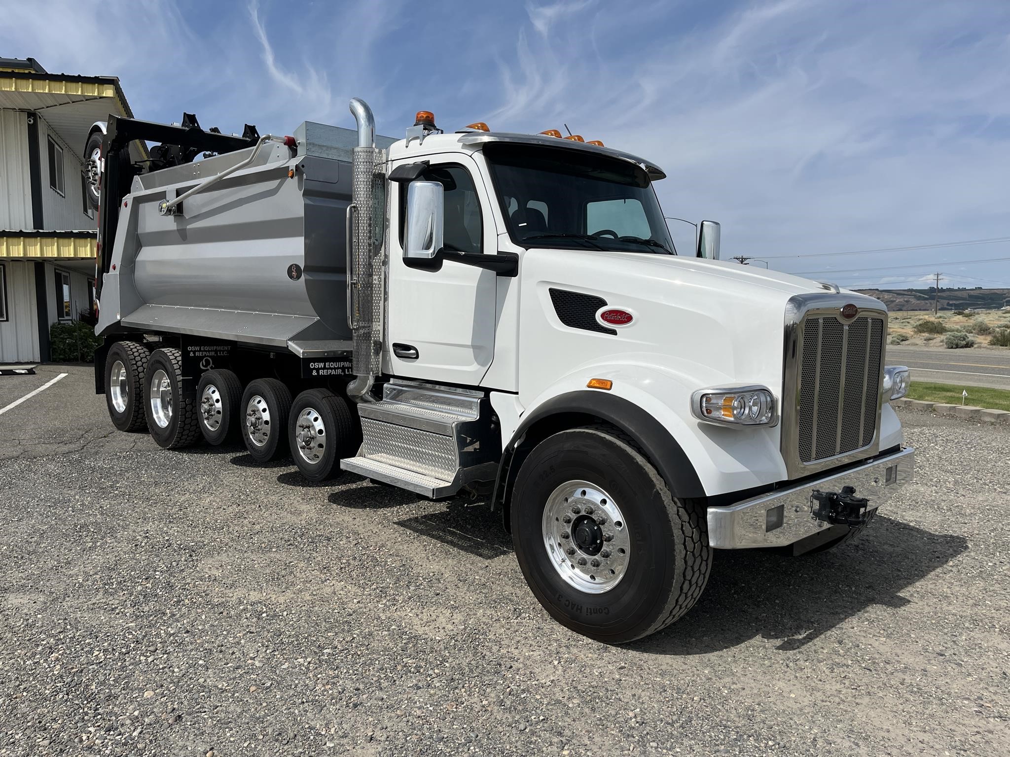 2025 PETERBILT 567 - image 3 of 6