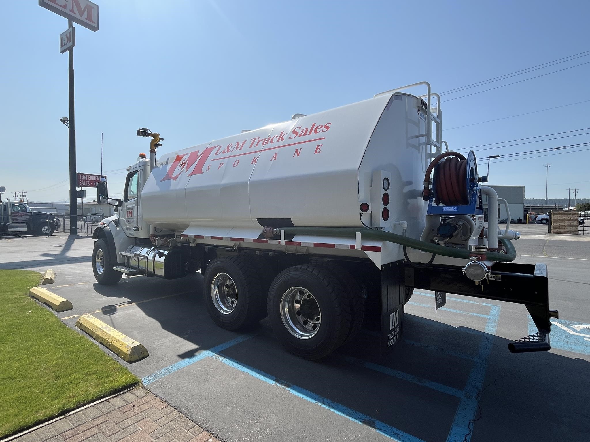 2025 PETERBILT 548 - image 5 of 6