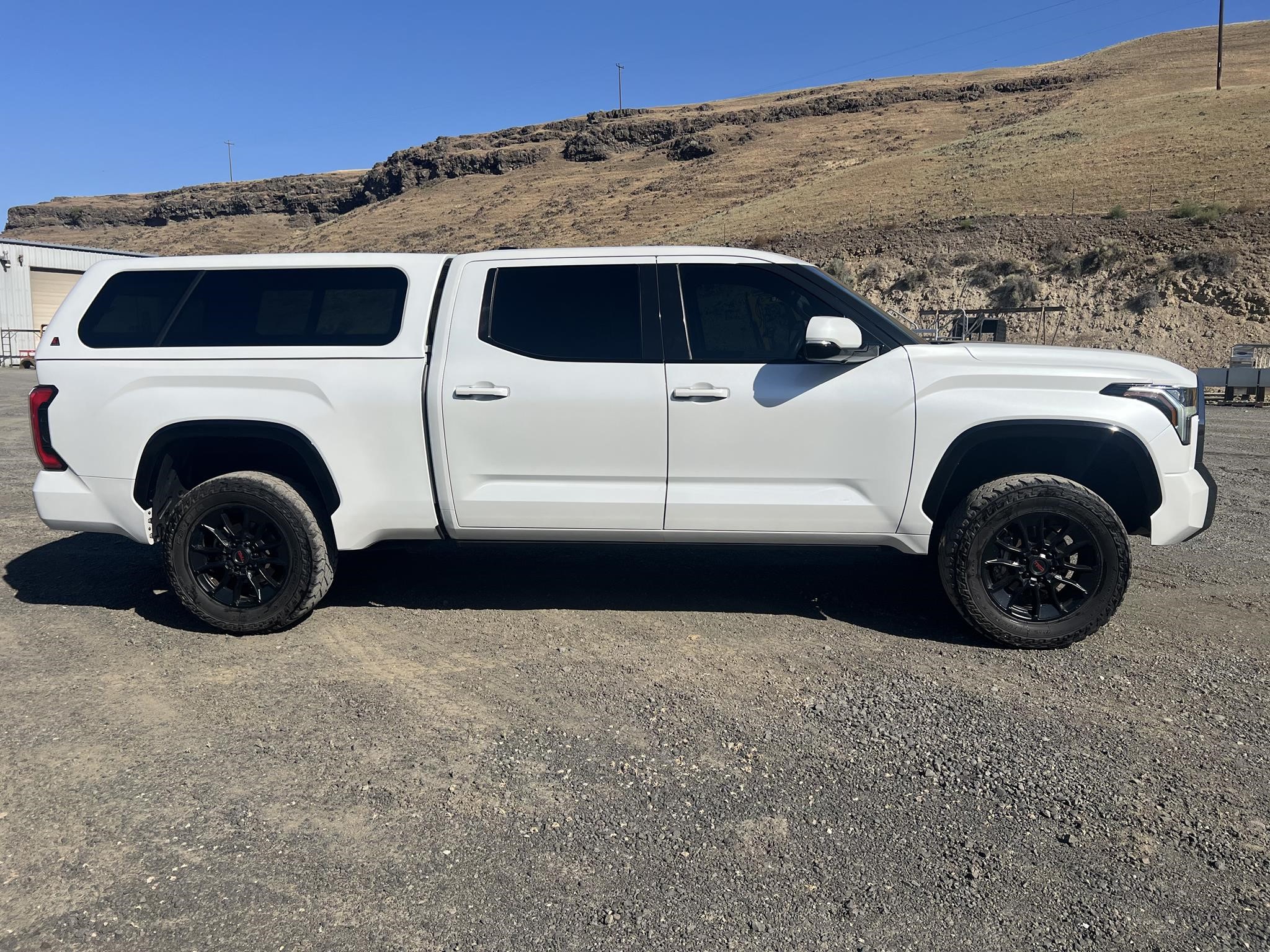 2022 TOYOTA TUNDRA - image 3 of 6