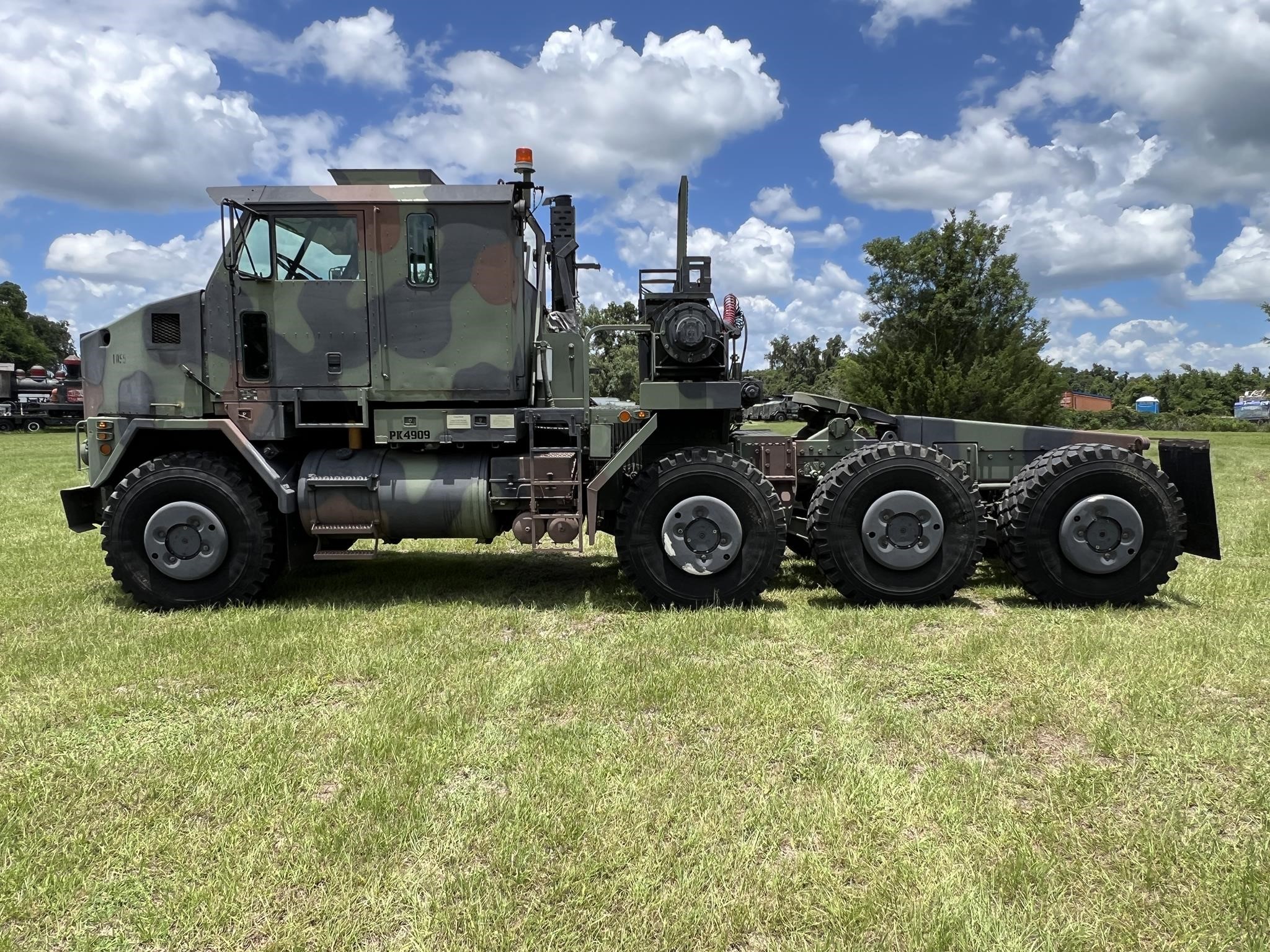 2007 OSHKOSH M1070 - image 2 of 6