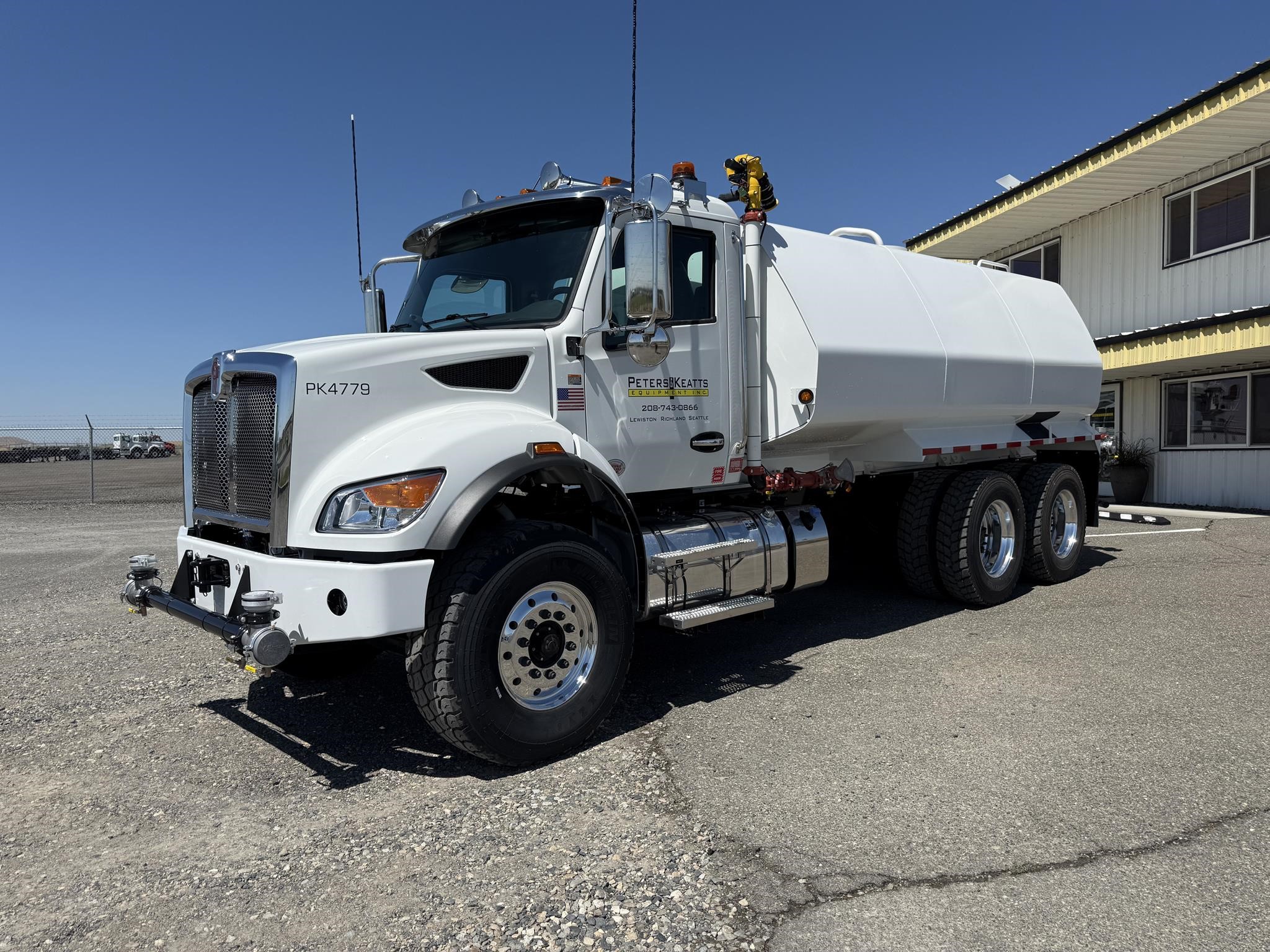 2025 KENWORTH T480 - image 1 of 6