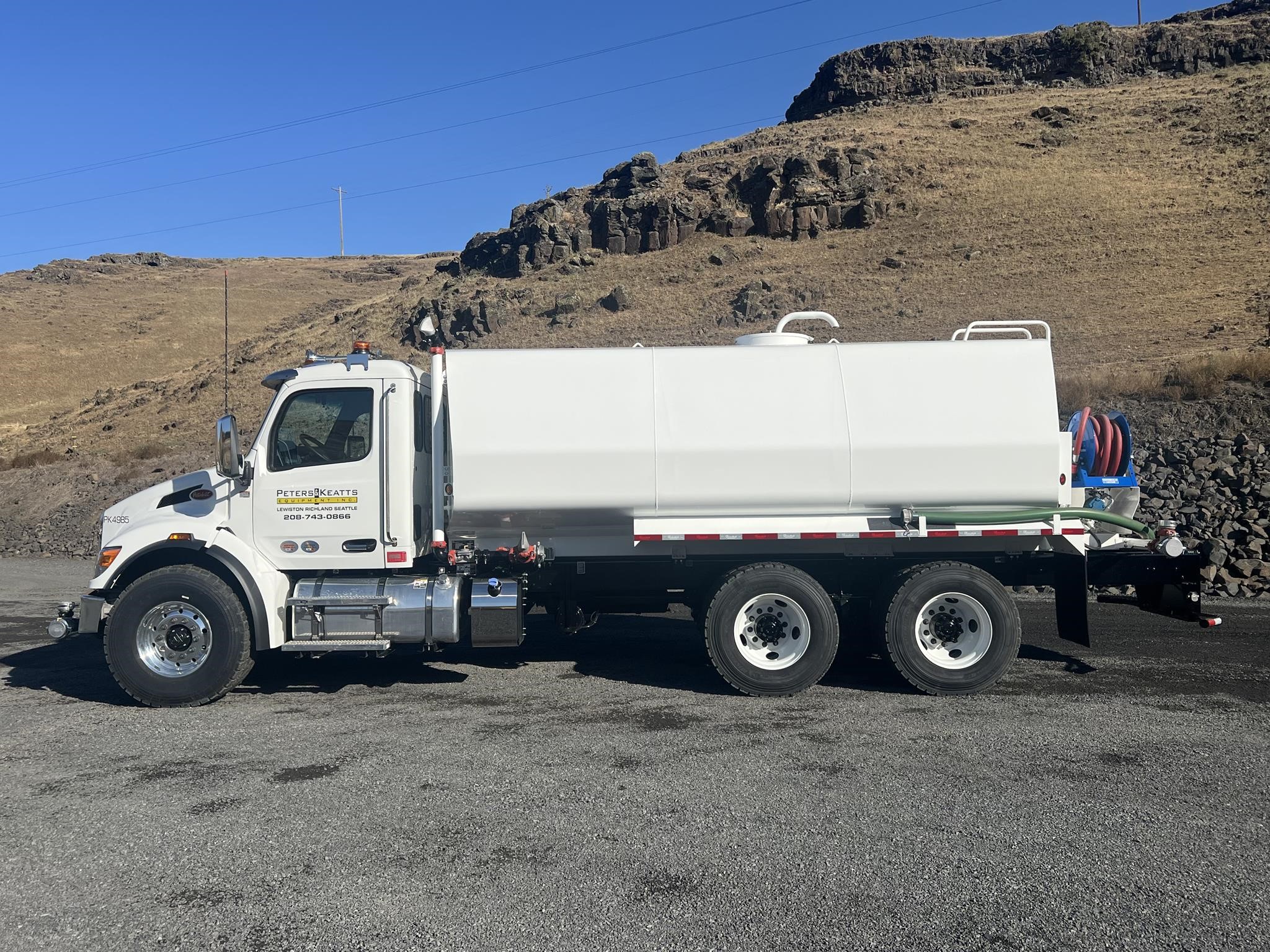 2025 PETERBILT 548 - image 2 of 6