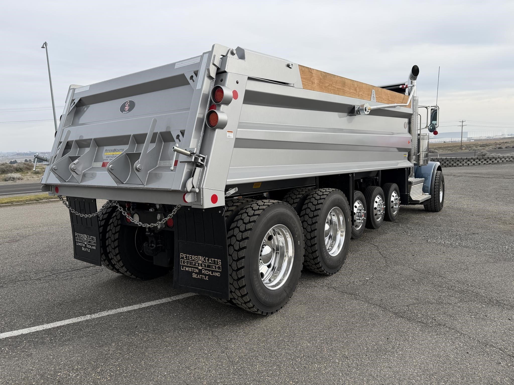 2024 PETERBILT 389 2024 PETERBILT 389 - image 5 of 6