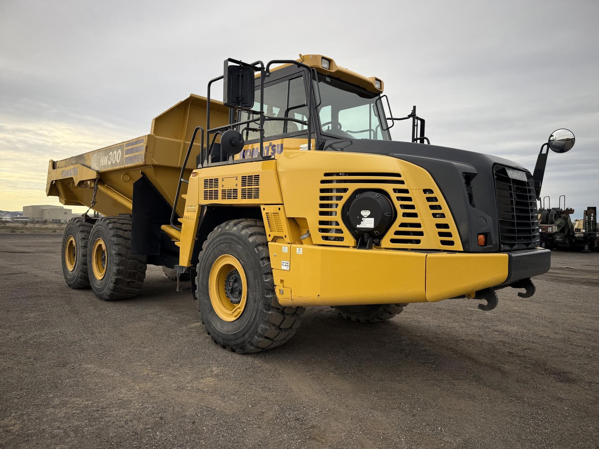 2022 KOMATSU HM300-5 2022 KOMATSU HM300-5 - image 3 of 6