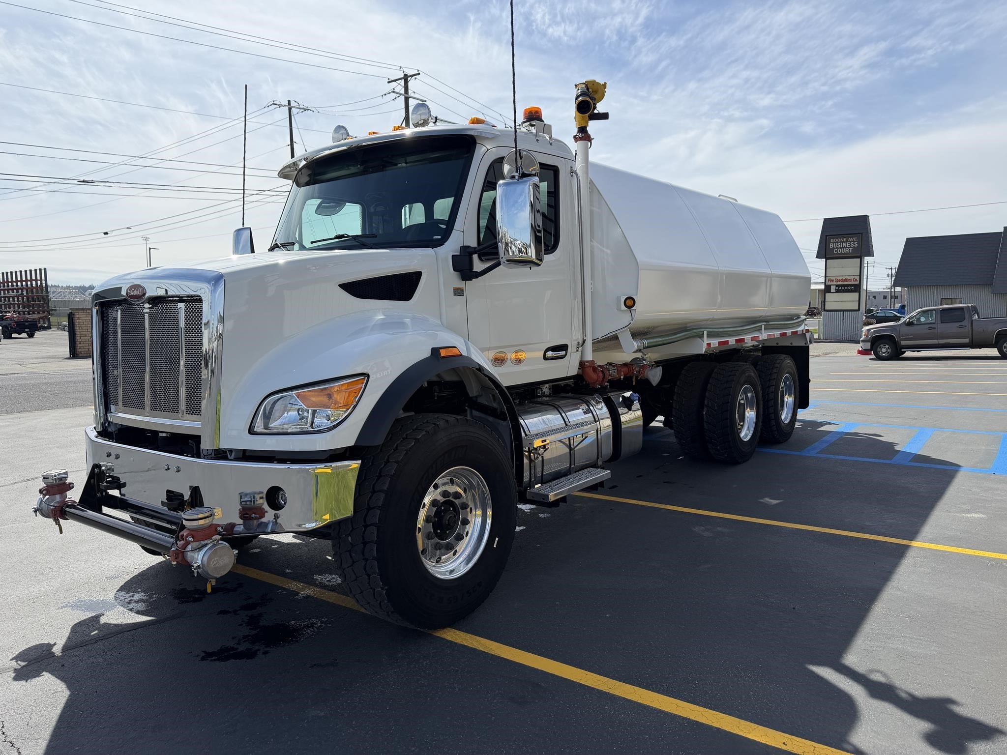2025 PETERBILT 548 2025 PETERBILT 548 - image 1 of 6