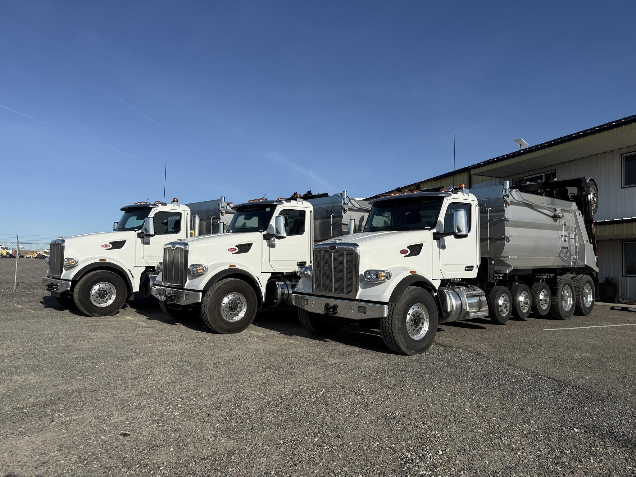 2025 PETERBILT 567 2025 PETERBILT 567 - image 1 of 4