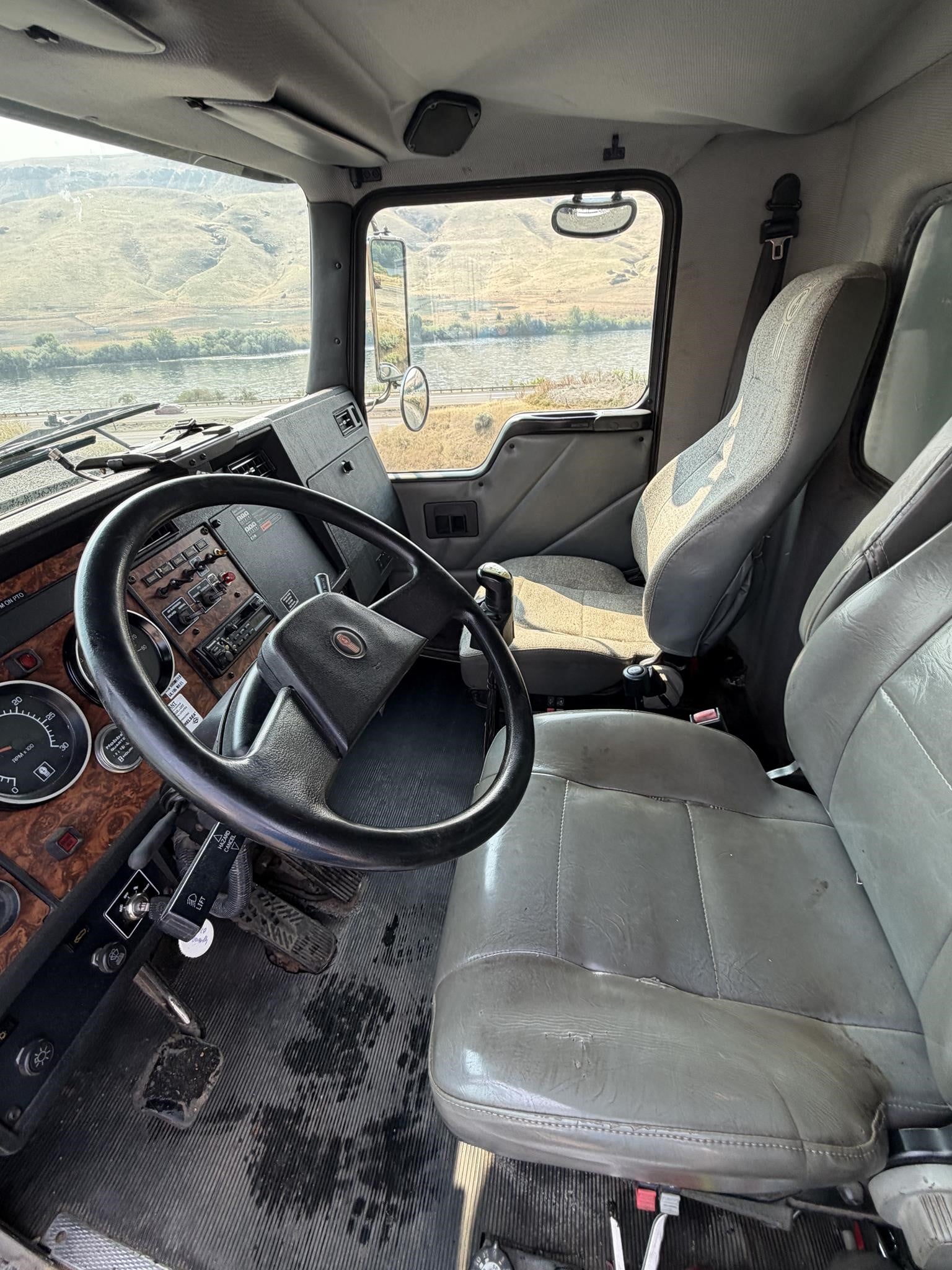 2001 KENWORTH T300 11038151073 2001 KENWORTH T300 11038151073