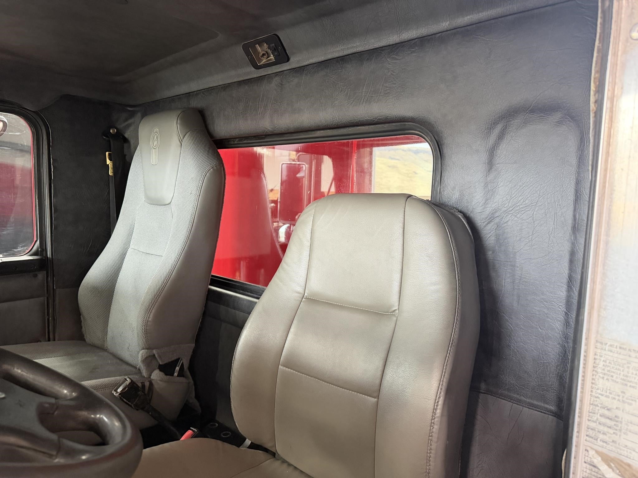 2002 KENWORTH T300 11038909195 2002 KENWORTH T300 11038909195