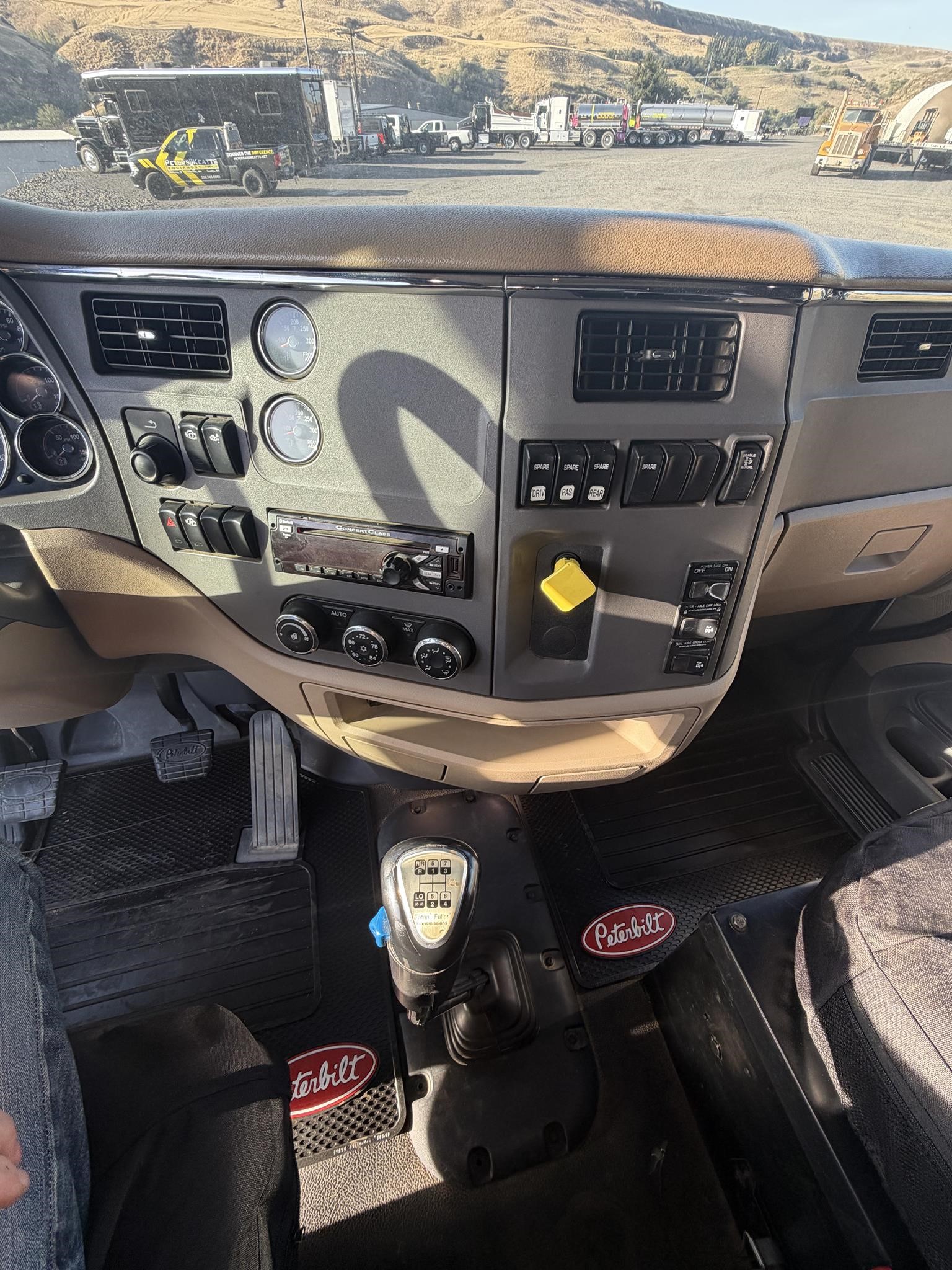 2014 PETERBILT 567 11046450219 2014 PETERBILT 567 11046450219